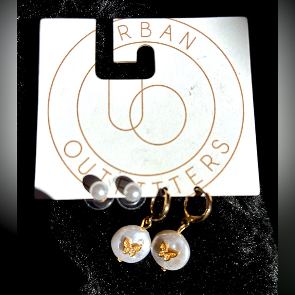 Urban Outfitters Pearl Set w/Gold Butterfly NWT
